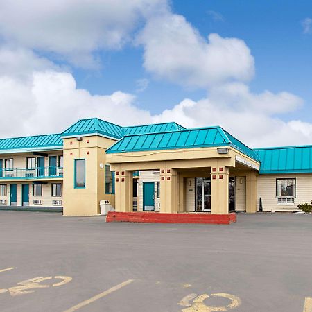 Econo Lodge Utica Εξωτερικό φωτογραφία