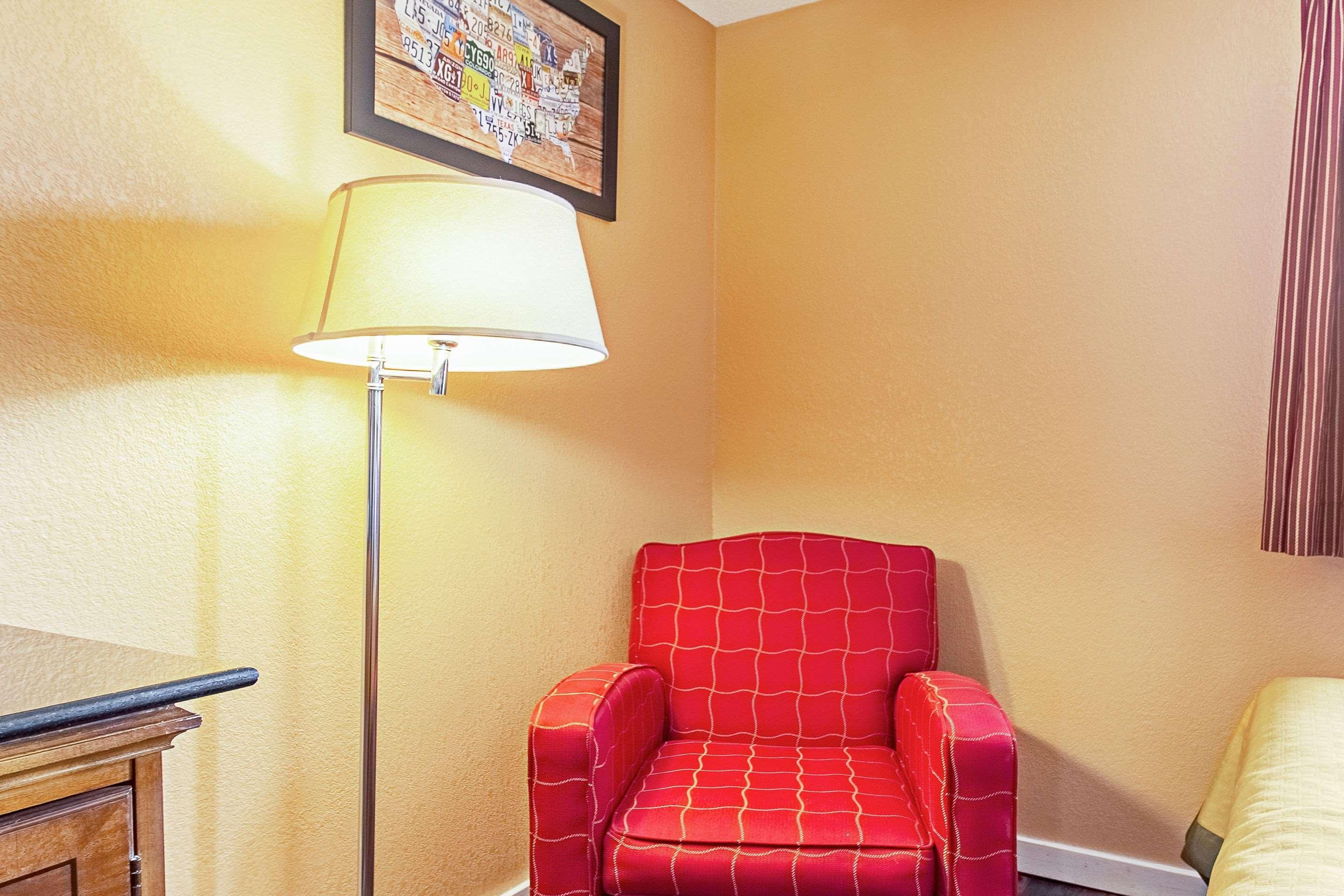 Econo Lodge Utica Εξωτερικό φωτογραφία