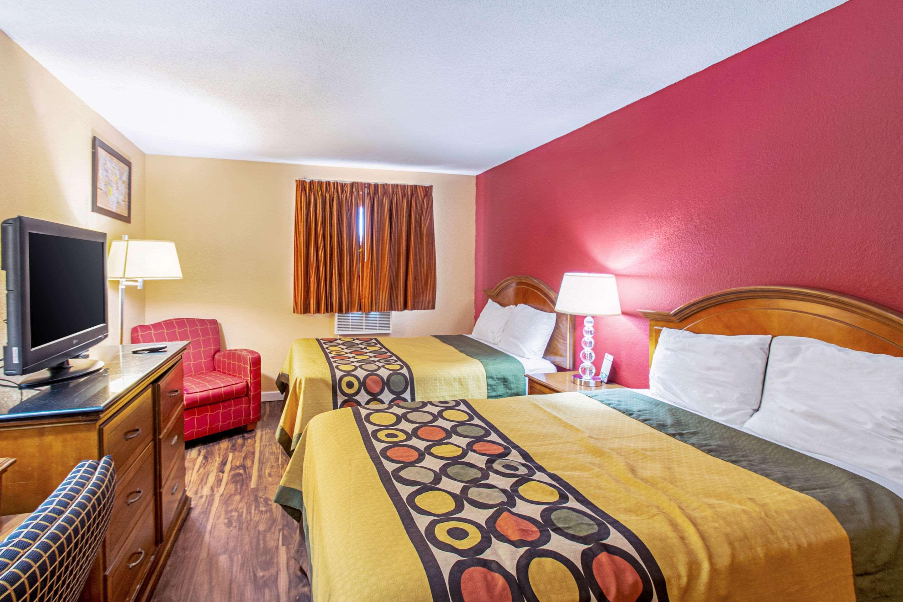 Econo Lodge Utica Εξωτερικό φωτογραφία