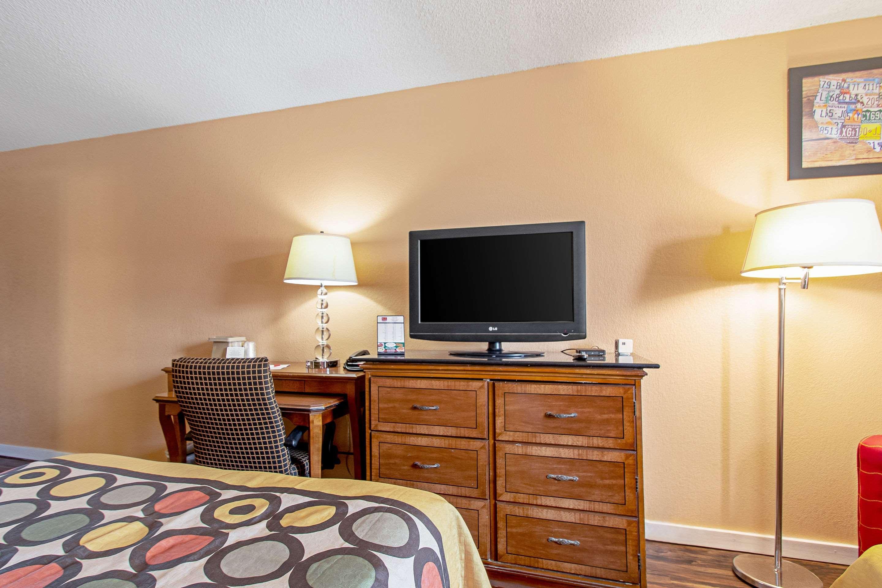 Econo Lodge Utica Εξωτερικό φωτογραφία