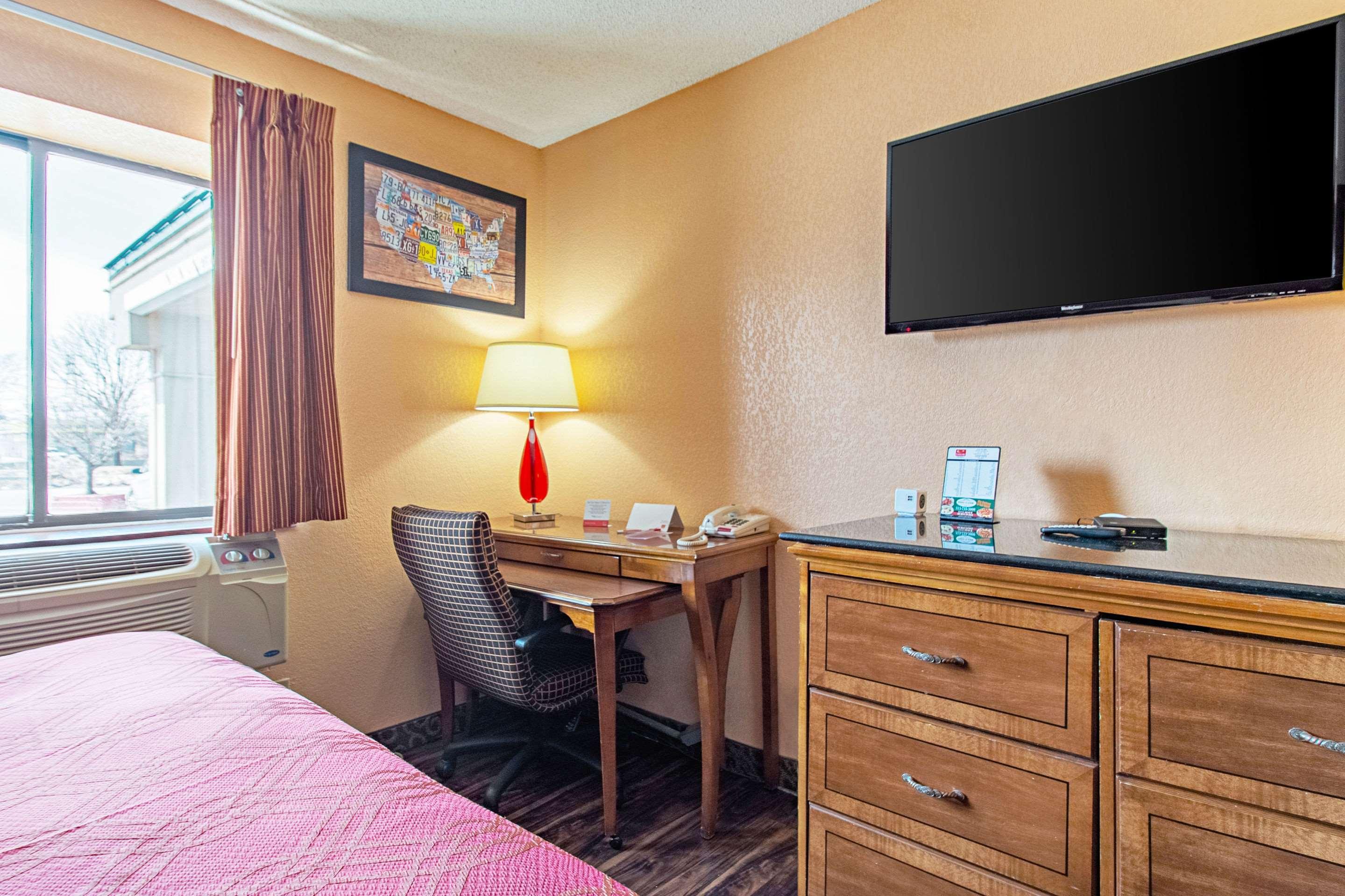 Econo Lodge Utica Εξωτερικό φωτογραφία