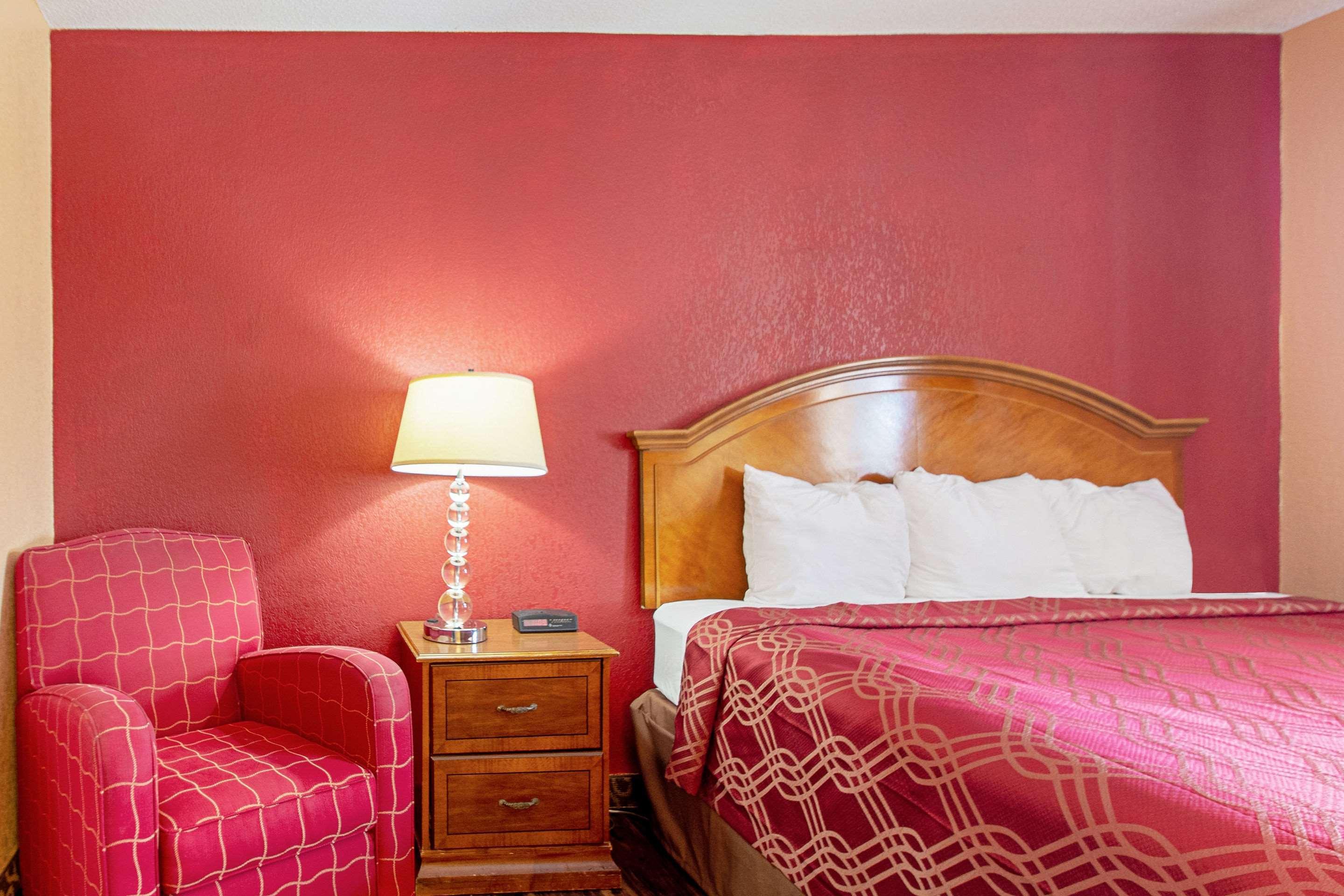 Econo Lodge Utica Εξωτερικό φωτογραφία