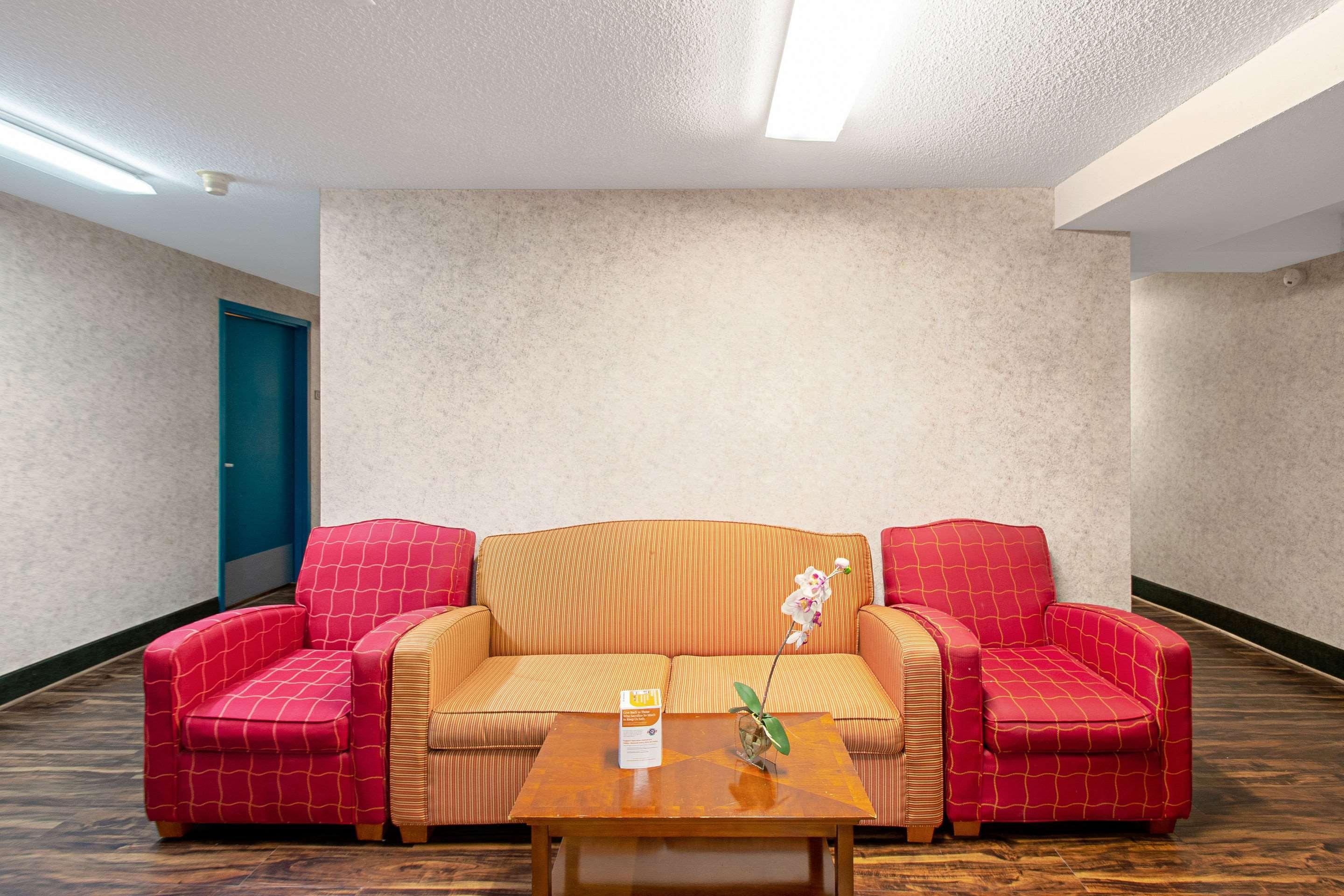 Econo Lodge Utica Εξωτερικό φωτογραφία