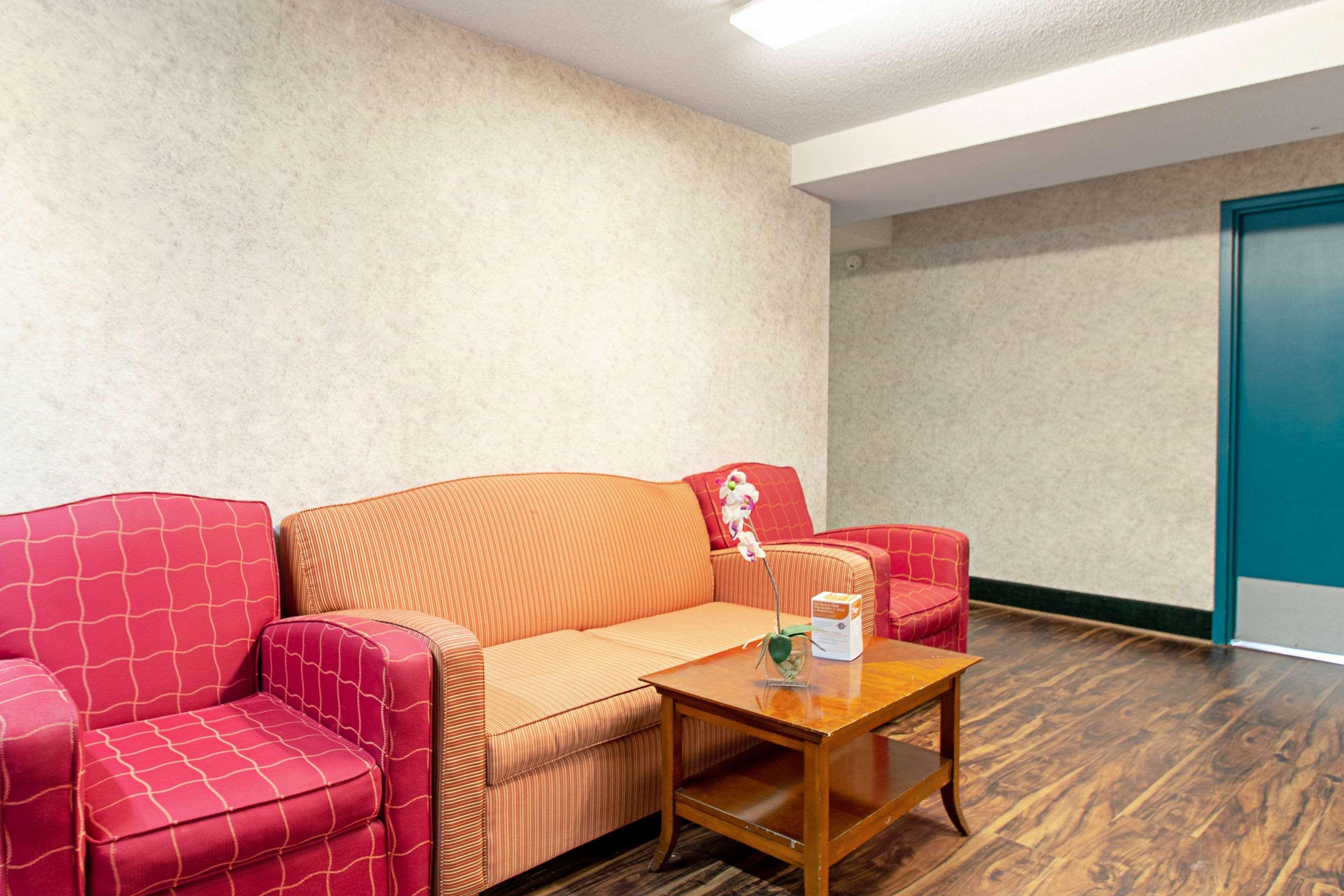 Econo Lodge Utica Εξωτερικό φωτογραφία