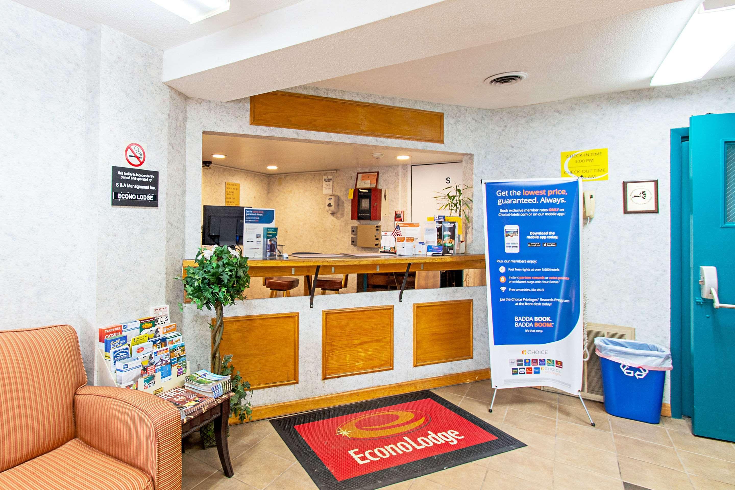 Econo Lodge Utica Εξωτερικό φωτογραφία
