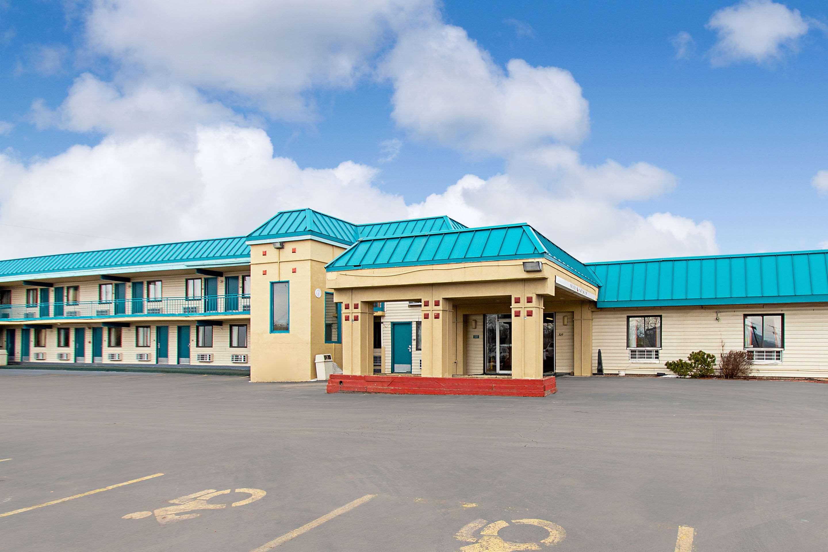 Econo Lodge Utica Εξωτερικό φωτογραφία