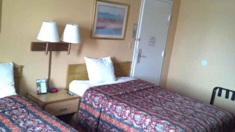 Econo Lodge Utica Εξωτερικό φωτογραφία