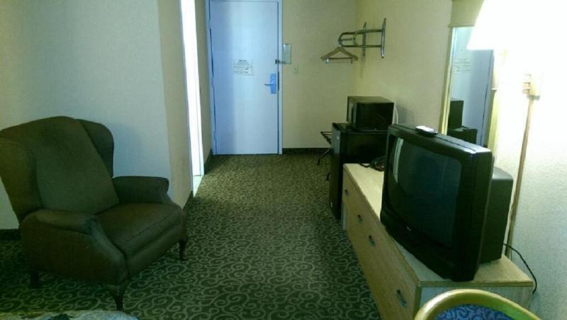 Econo Lodge Utica Εξωτερικό φωτογραφία