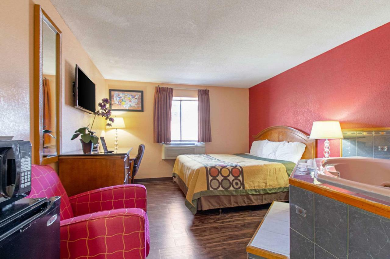 Econo Lodge Utica Εξωτερικό φωτογραφία